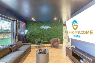 Chic Stay for 8 Mins to 6th St & Downtown - Austin - 9