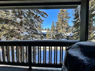 Chic 1 BDR Loft with Hot Tub Near Canyon Lodge - 2
