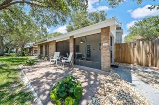 Cozy Beach-side Bungalow! - Cap Carnaveral - 9