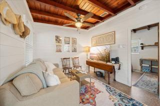 Cozy Beach-side Bungalow! - Cap Carnaveral - 5