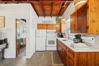 Cozy Beach-side Bungalow! - Cap Carnaveral - 2
