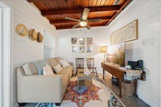 Cozy Beach-side Bungalow! - Cap Carnaveral - 8