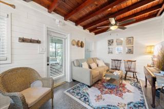 Cozy Beach-side Bungalow! - Cap Carnaveral - 7