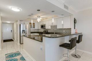 201 - 2 Bedroom 2 Bath Luxury Unit W Sea Breeze! - Cap Carnaveral - 1