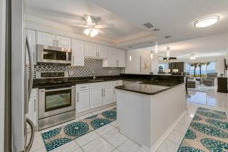 201 - 2 Bedroom 2 Bath Luxury Unit W Sea Breeze! - Cap Carnaveral - 4