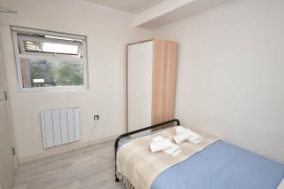 Kingston 2 bedroom apartment - 71 Addison Gardens - Kingston upon Thames - 7