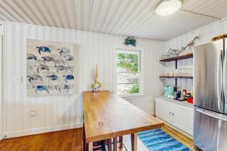 Waterfront Getaway - Sunset Beach - 4