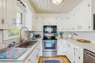 Waterfront Getaway - Sunset Beach - 2