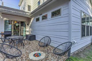 Unique 3 BDR family for 10 Near Downtown & 6th St - 9