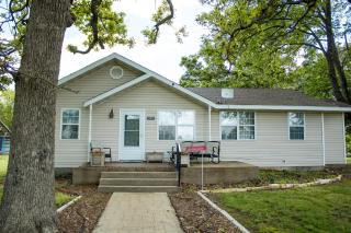 Bountiful Cabin Secluded property with Hot Tub - Carthage - 0