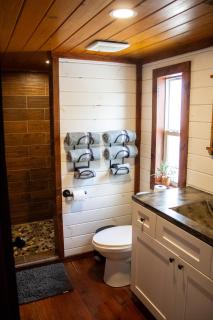 Charming Cabin with Pond View and Private Hot tub - Carthage - 1