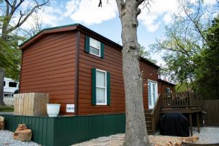 Charming Cabin with Pond View and Private Hot tub - Carthage - 4
