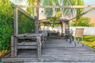 Cozy Retreat with Pool & Garden - Pompano Beach - 9