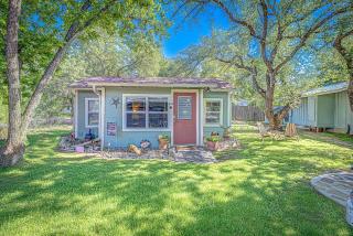 Charming Lakeview Cottage with Lake Access - Kingsland - 9