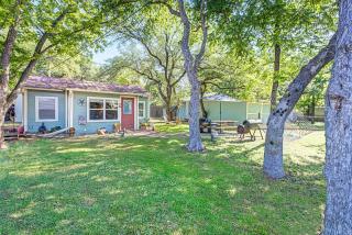Charming Lakeview Cottage with Lake Access - Kingsland - 8
