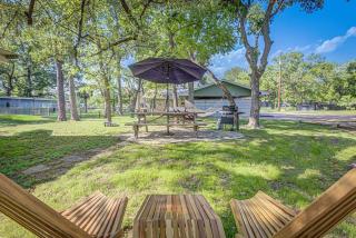 Charming Lakeview Cottage with Lake Access - Kingsland - 7