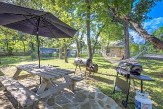 Charming Lakeview Cottage with Lake Access - Kingsland - 4