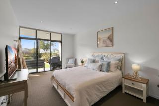 Our Beach House at Husky - Stay for 3 Pay for 2! Relax in Style - 3
