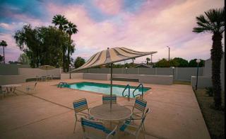 MCM Gem! Patio home in Central PHX +HotTub+Pool+EV - Phoenix - 0