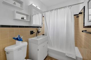Lovely 1- Bedroom Rental Unit With Pool - Hollywood - 1