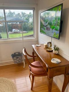 Mystic Gardens with private entrance and bathroom - Wentworthville - 4