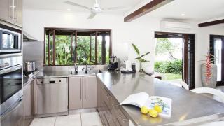 The Beach Villa on Newell Beach - 2