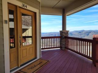 New! Peaceful Mountain Views, Deck, Trails Nearby - Swiss - 0