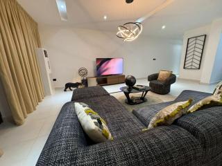 Exquisite 2 bedroom apartment, lekki phase1 - Lekki - 7