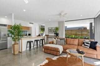 Lomani 3 on Browning Street - 9