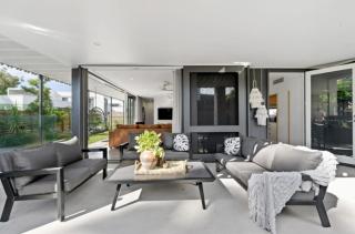 Lomani 3 on Browning Street - 3