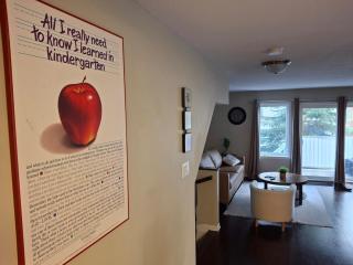 Cozy Modern Condo Near Downtown Ottawa with Free Parking and Patio - 8