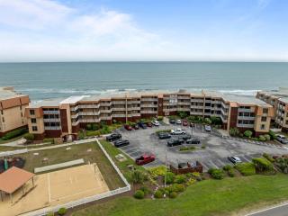 Sea La Vie- Oceanfront Family Retreat - North Topsail Beach - 3