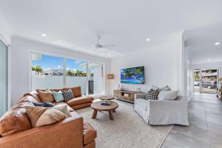 Cove 18 - Luxury beach house - Airlie Beach - 2
