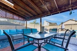 Amazing Pool Backyard Oasis 3-Bedroom Getaway - 7