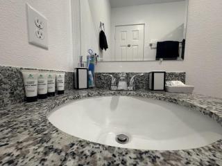 The Divine 3 - Townhome with AC, WiFi in Beautiful Houston - Houston - 3