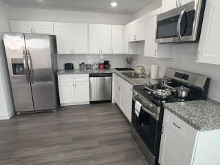 The Divine 3 - Townhome with AC, WiFi in Beautiful Houston - Houston - 4