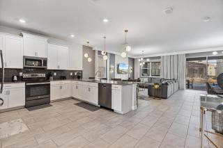 7 Bedrooms 5 Bathrooms Storey Lake 4529Tb - 2