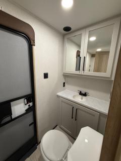 Stylish RV with 2 Bedrooms, 2 Lofts and 2 Bathrooms - 5