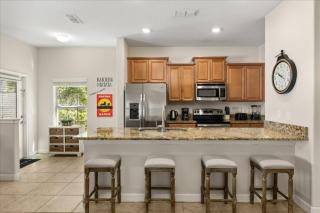 5 Bedrooms 4 Bathrooms Storey Lake 4837Ct - 3