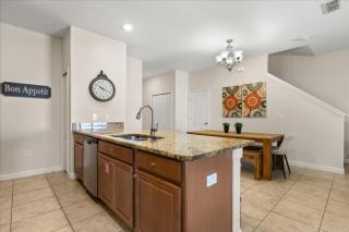 5 Bedrooms 4 Bathrooms Storey Lake 4837Ct - 2