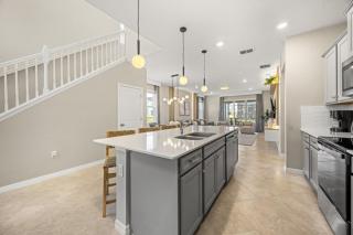 6 Bedrooms 45 Bathrooms Windsor Cay16007Sc - 1