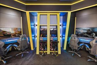 9 Bedrooms 5 Bathrooms Storey Lake 2980Pl - 2