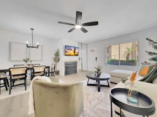 Luxe 2BR Condo Next to Pool Trails & Mountain - Phoenix - 2