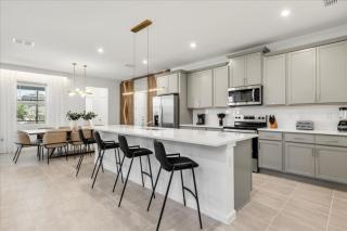 7 Bedrooms 45 Bathrooms Solara 2347Cs - 7