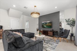 5 Bedrooms 4 Bathrooms Solterra 5489Mo - 8