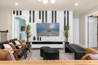 9 Bedrooms 5 Bathrooms Storey Lake 4571Nl - 3