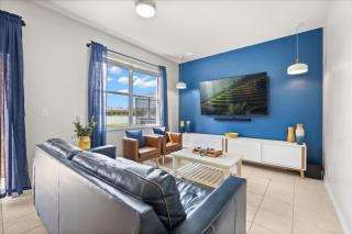 3 Bedrooms 25 Bathrooms Regal Oaks 5716 - 9