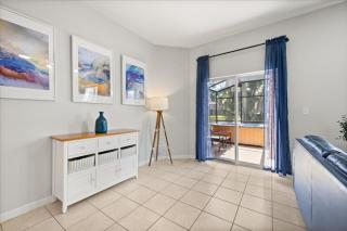 3 Bedrooms 25 Bathrooms Regal Oaks 5716 - 8