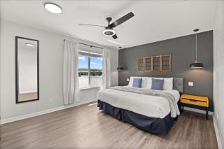 3 Bedrooms 25 Bathrooms Regal Oaks 5716 - 3