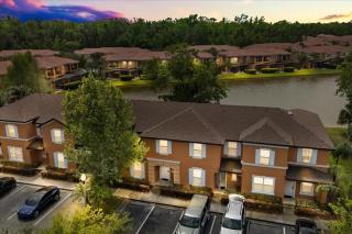 3 Bedrooms 25 Bathrooms Regal Oaks 5716 - 0